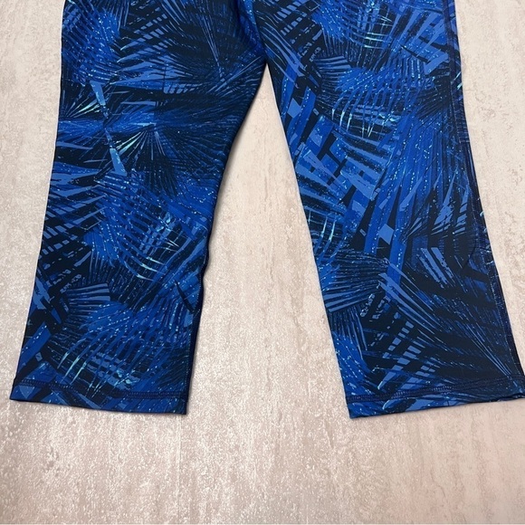 Old Navy Active Maternity leggings workout capri pants meidum - Picture 6 of 7